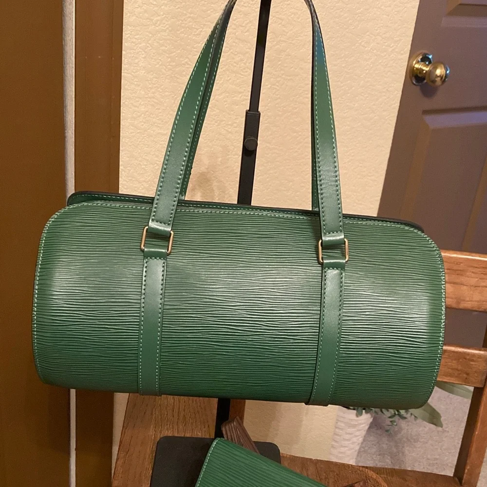 Louis Vuitton Soufflot w/Dust Bag & Elise Wallet Borneo Green Epi Like New!